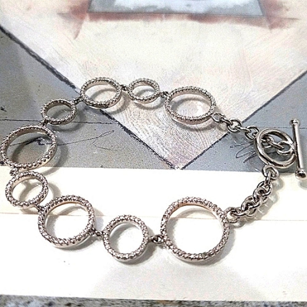 Gordon's Jewelers Sterling Silver Diamond Circles Toggle Bracelet